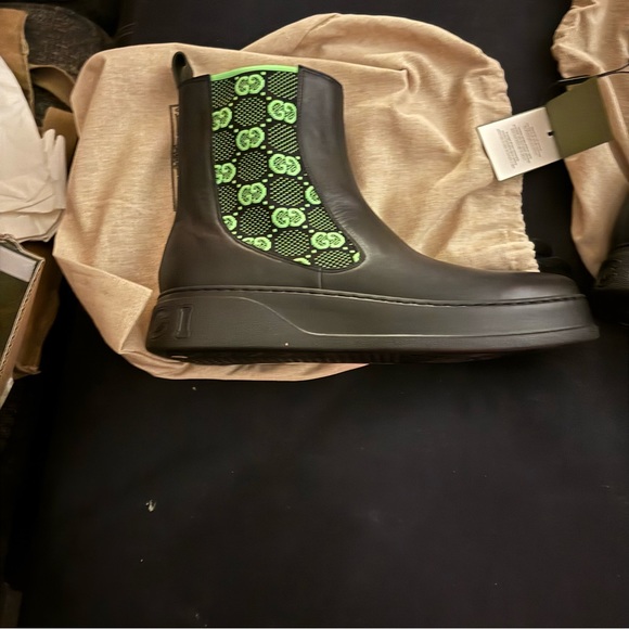 Gucci Black and Lime Green Logo Chelsea Boots - Picture 11 of 12